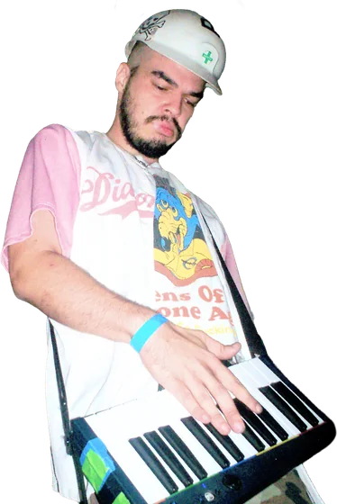 Ant Airdo playing keytar